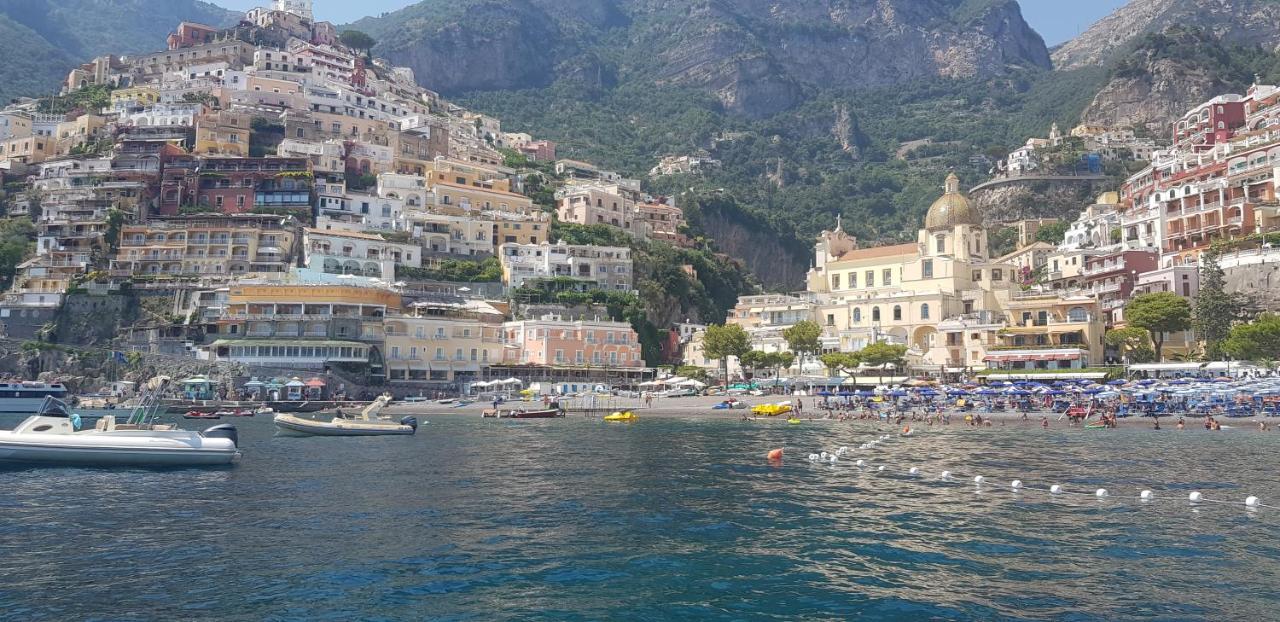 B&B Irnum Salerno Bagian luar foto